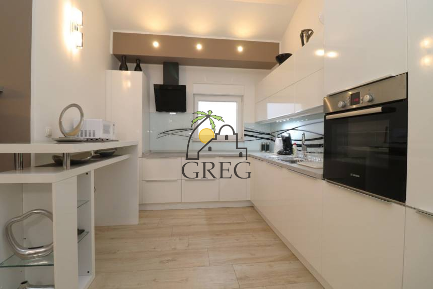 Croatia, North Dalmatia, Vodice - Apartment, for sale