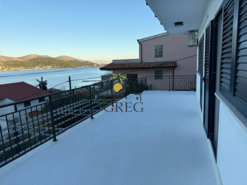 Croatia, Central Dalmatia, Marina - Apartment building, for sale