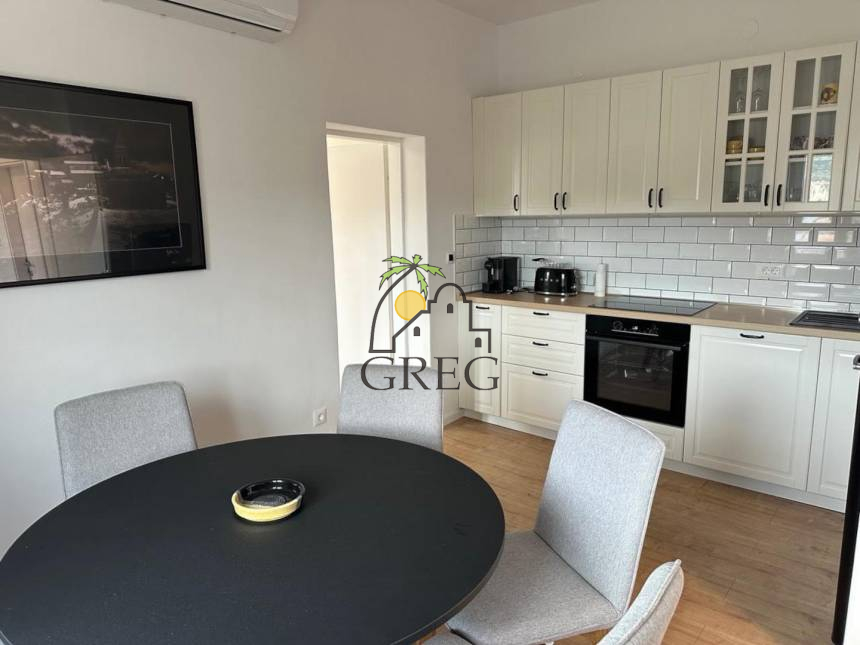 Croatia, Central Dalmatia, Marina - Apartment building, for sale