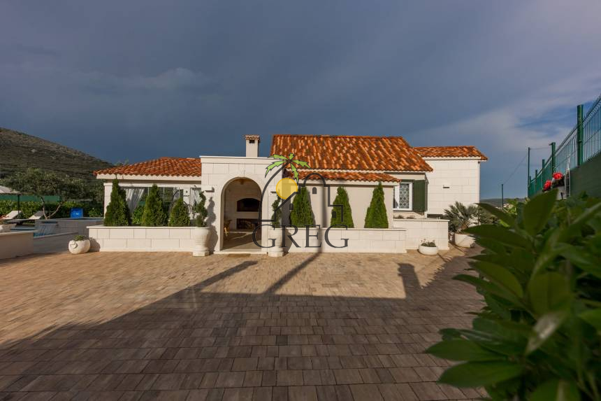 Croatia, Middle Dalmatia,  - House, for sale