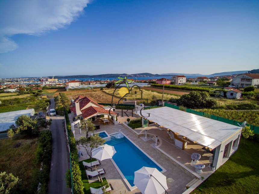 Croatia, Middle Dalmatia,  - House, for sale