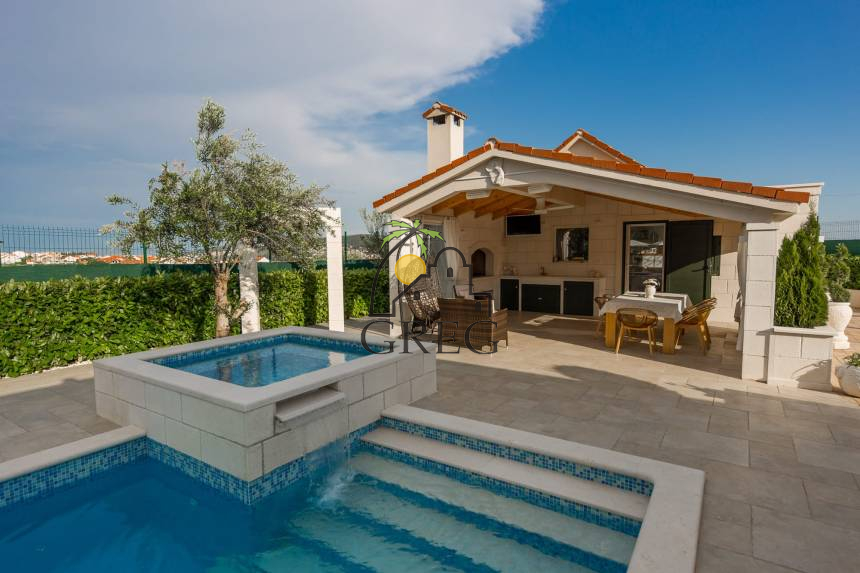 Croatia, Middle Dalmatia,  - House, for sale