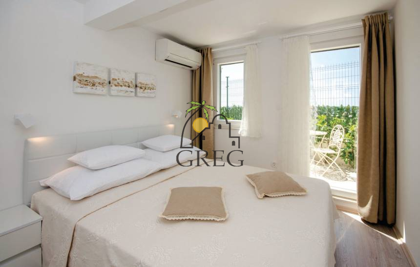 Croatia, Middle Dalmatia,  - House, for sale