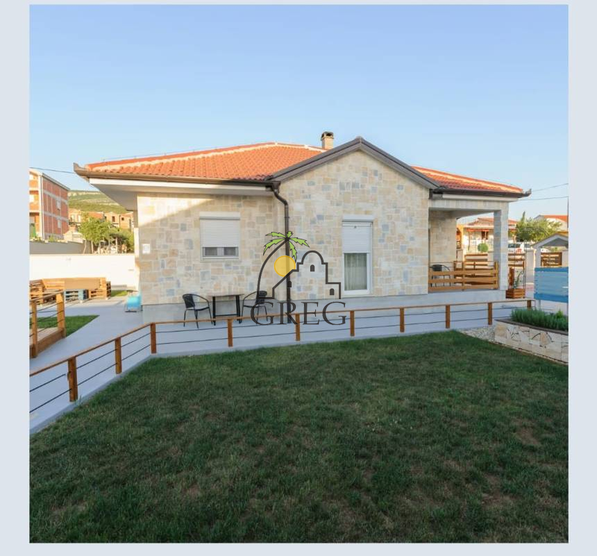 Croatia, North Dalmatia, Karin - House, for sale