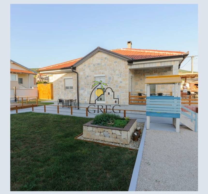 Croatia, North Dalmatia, Karin - House, for sale