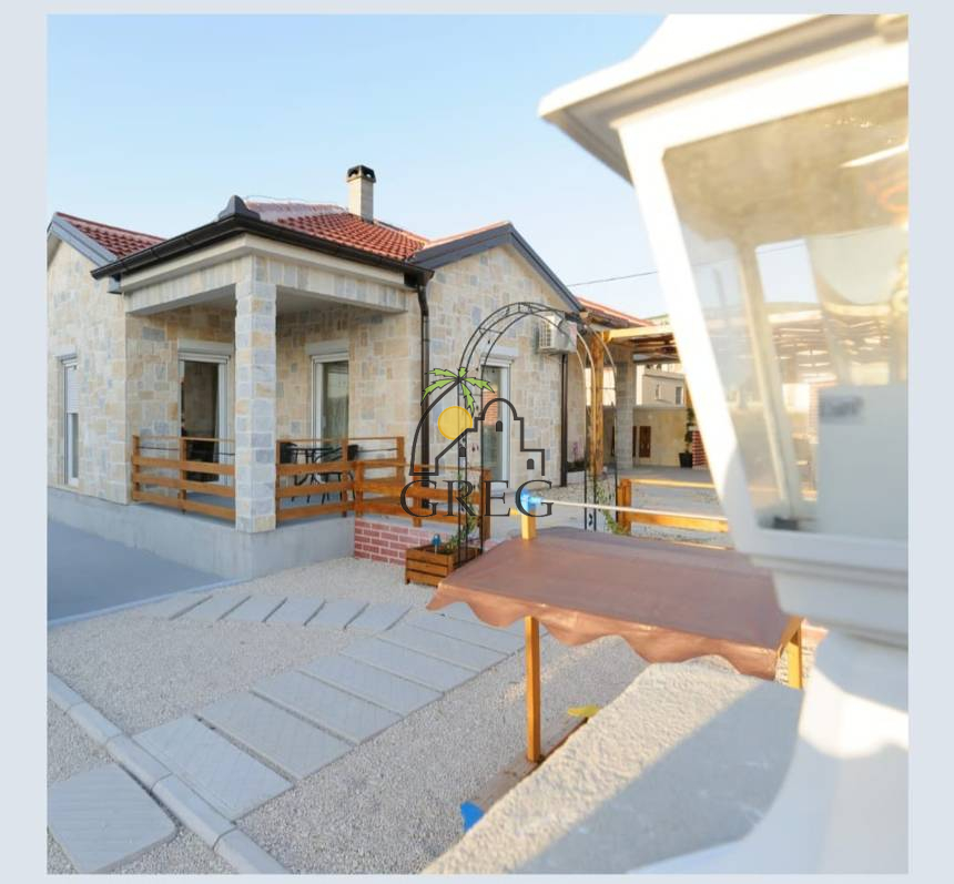 Croatia, North Dalmatia, Karin - House, for sale