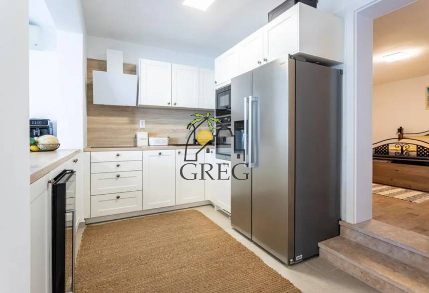 Croatia, Middle Dalmatia,  - House, for sale