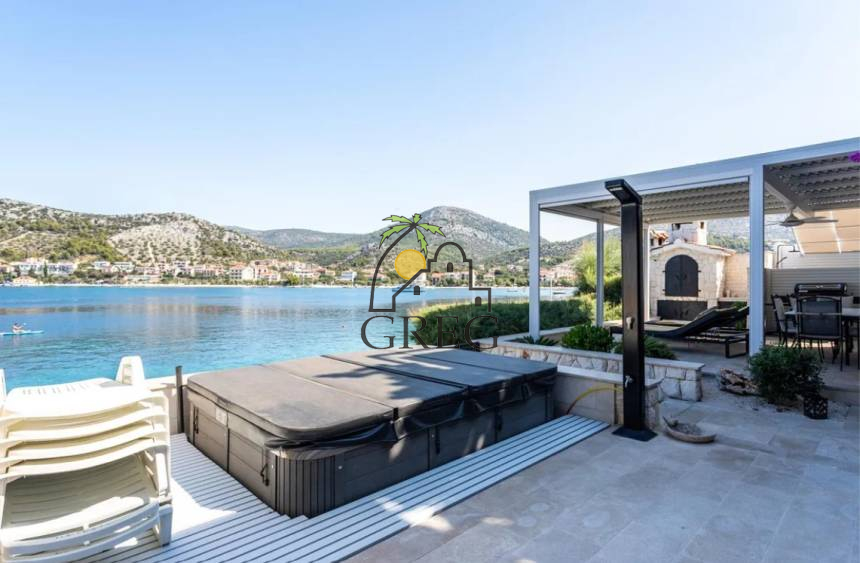 Croatia, Middle Dalmatia,  - House, for sale