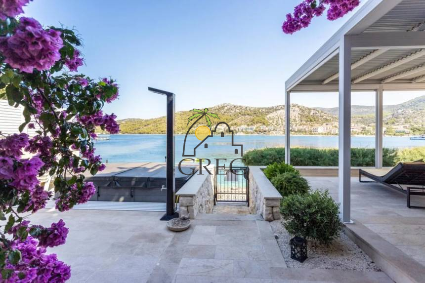 Croatia, Middle Dalmatia,  - House, for sale