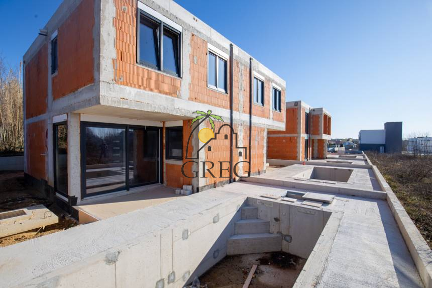 Croatia, North Dalmatia, Privlaka - Semi-detached house, for sale