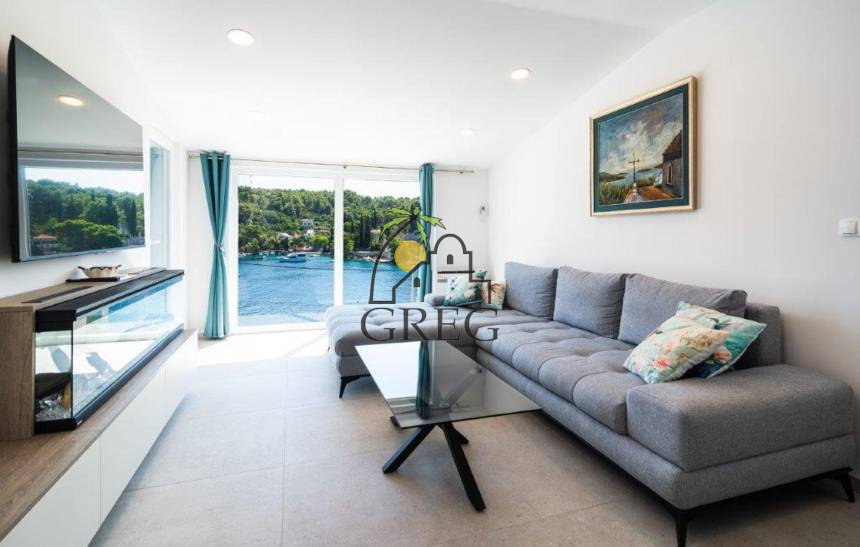 Croatia, Island of Šolta,  - House, for sale