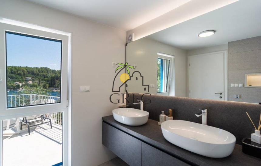 Croatia, Island of Šolta,  - House, for sale