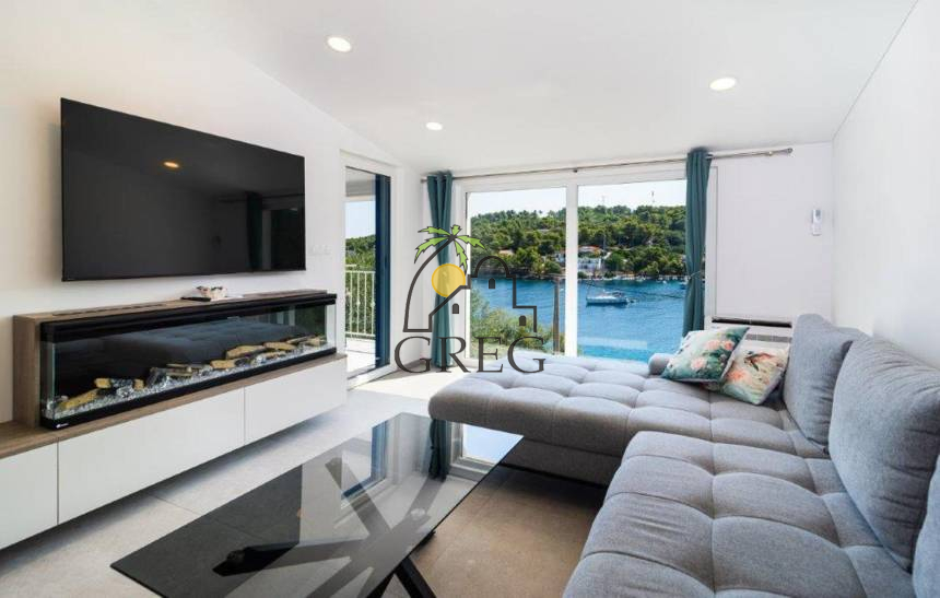 Croatia, Island of Šolta,  - House, for sale