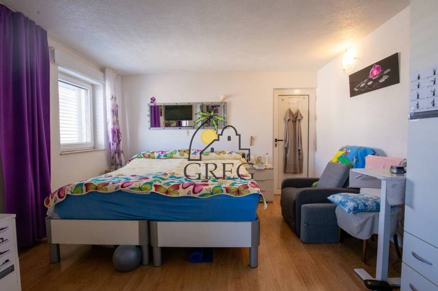 Croatia, North Dalmatia,  - Apartment building, for sale