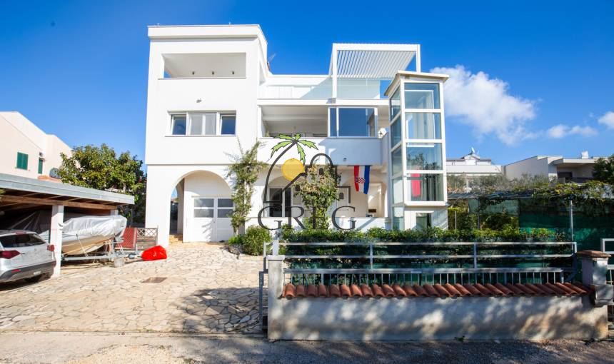 Croatia, North Dalmatia,  - Apartment building, for sale