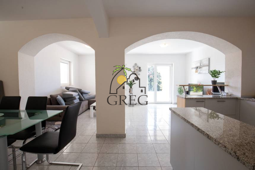 Croatia, North Dalmatia,  - Apartment building, for sale