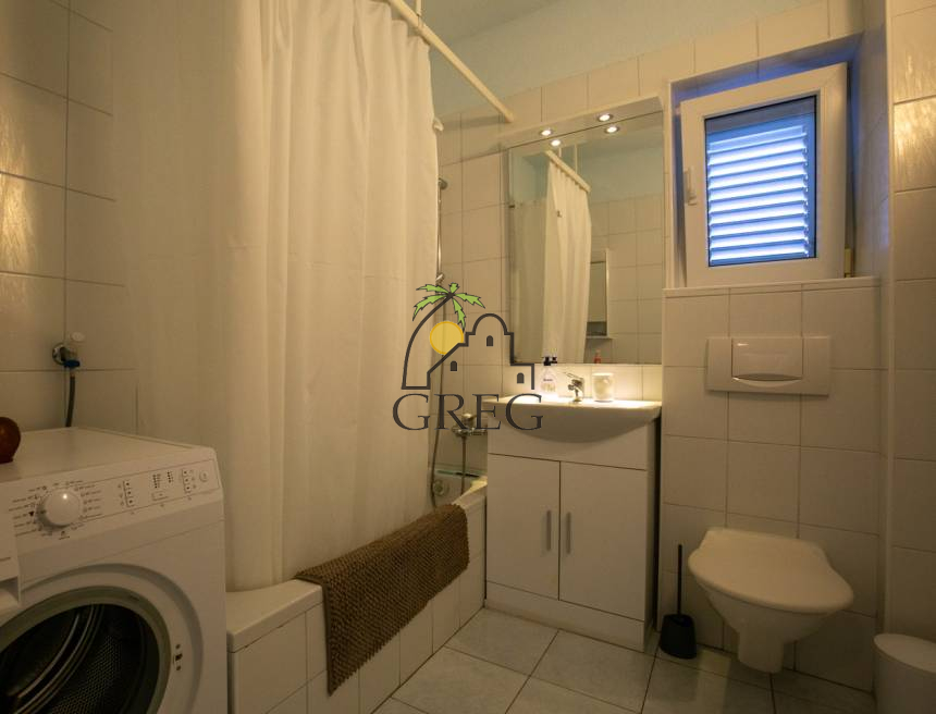 Croatia, North Dalmatia,  - Apartment building, for sale