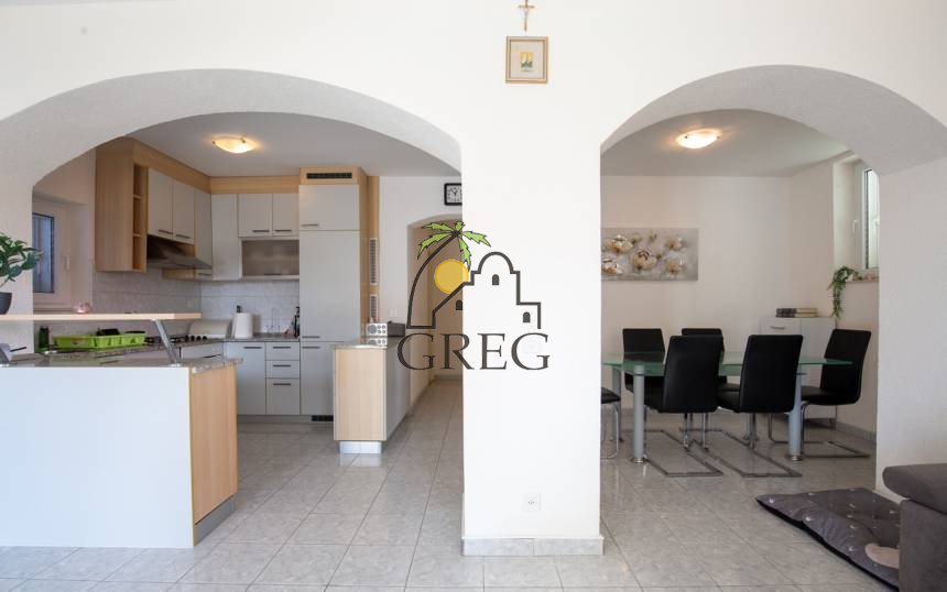 Croatia, North Dalmatia,  - Apartment building, for sale