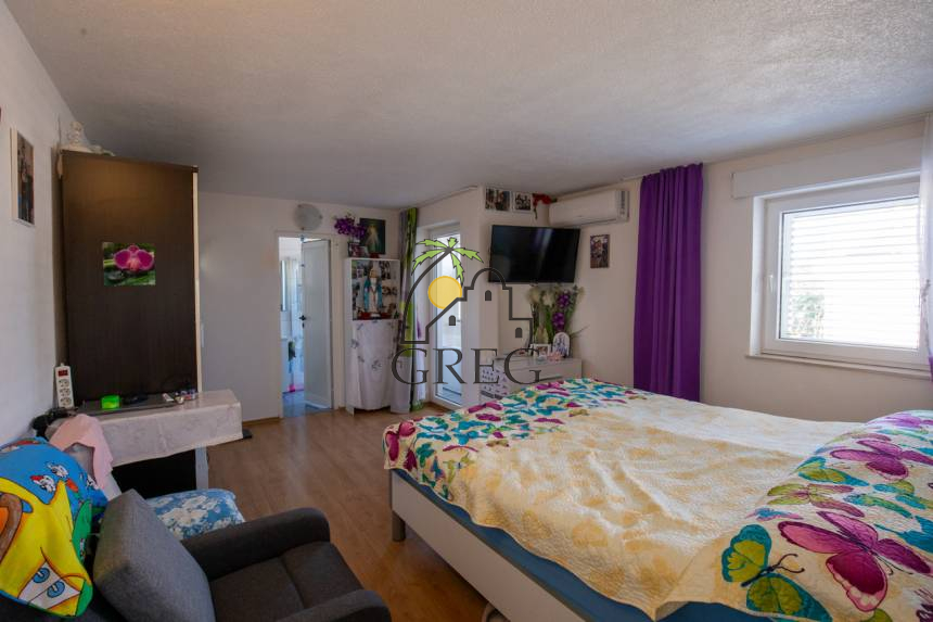 Croatia, North Dalmatia,  - Apartment building, for sale