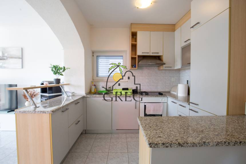Croatia, North Dalmatia,  - Apartment building, for sale