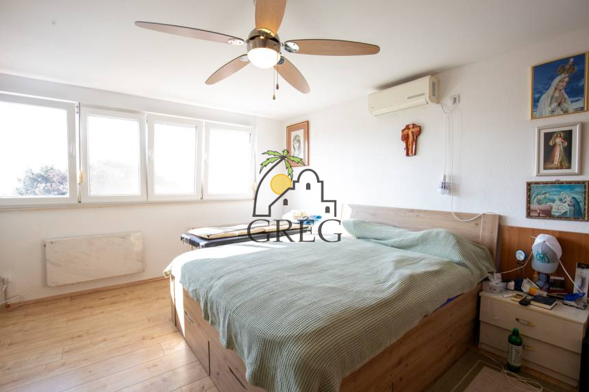 Croatia, North Dalmatia,  - Apartment building, for sale