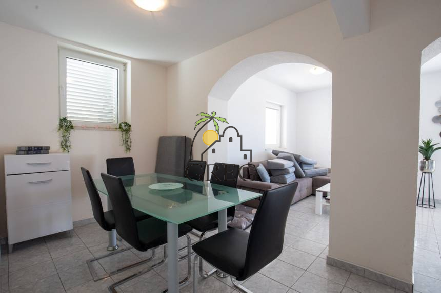 Croatia, North Dalmatia,  - Apartment building, for sale