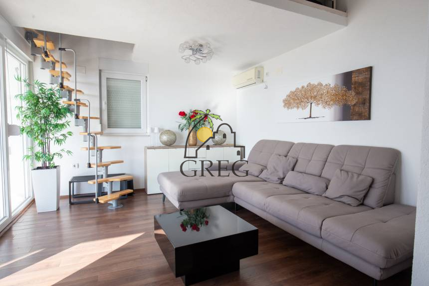 Croatia, North Dalmatia,  - Apartment building, for sale