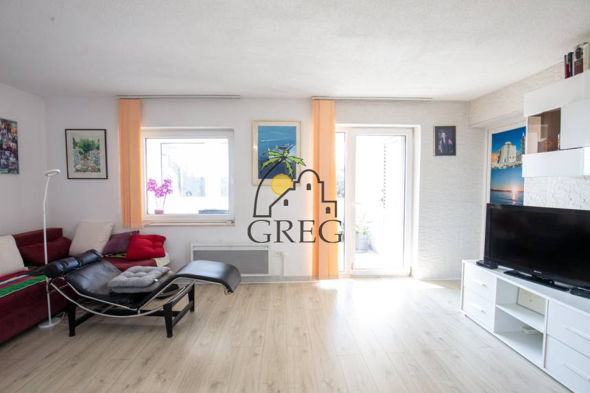 Croatia, North Dalmatia,  - Apartment building, for sale