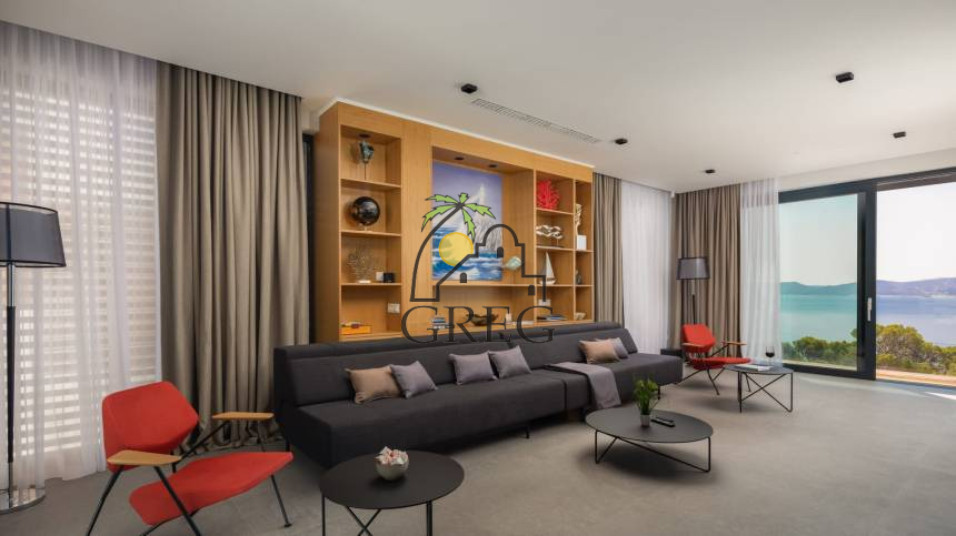 Croatia, Middle Dalmatia, Omis - House, for sale