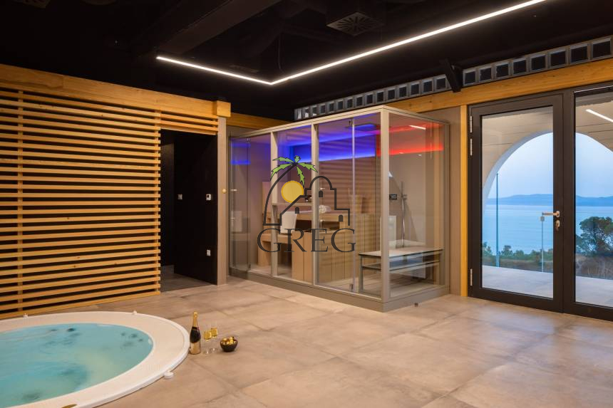 Croatia, Middle Dalmatia, Omis - House, for sale