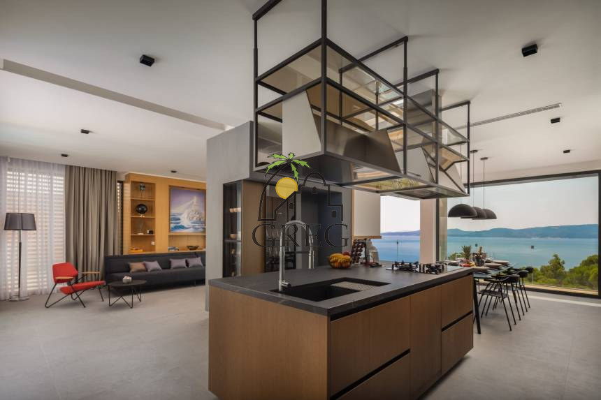 Croatia, Middle Dalmatia, Omis - House, for sale