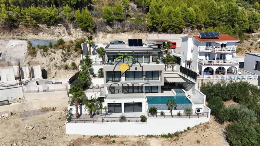 Croatia, Middle Dalmatia, Omis - House, for sale