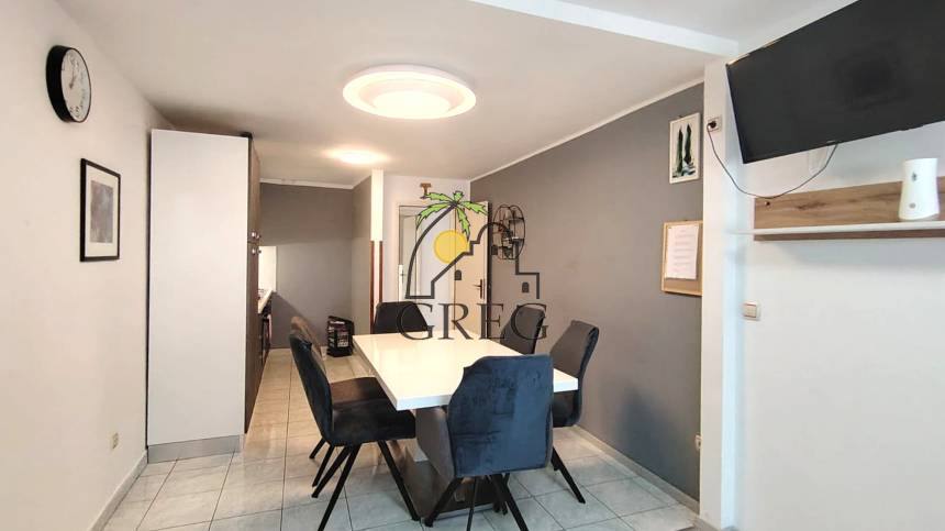 Croatia, North Dalmatia, Bilice - Apartment, for sale