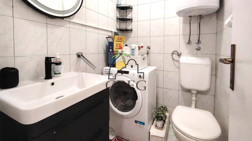 Croatia, North Dalmatia, Bilice - Apartment, for sale