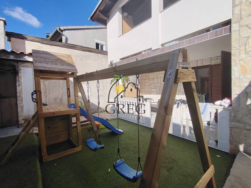 Croatia, North Dalmatia, Bilice - Apartment, for sale