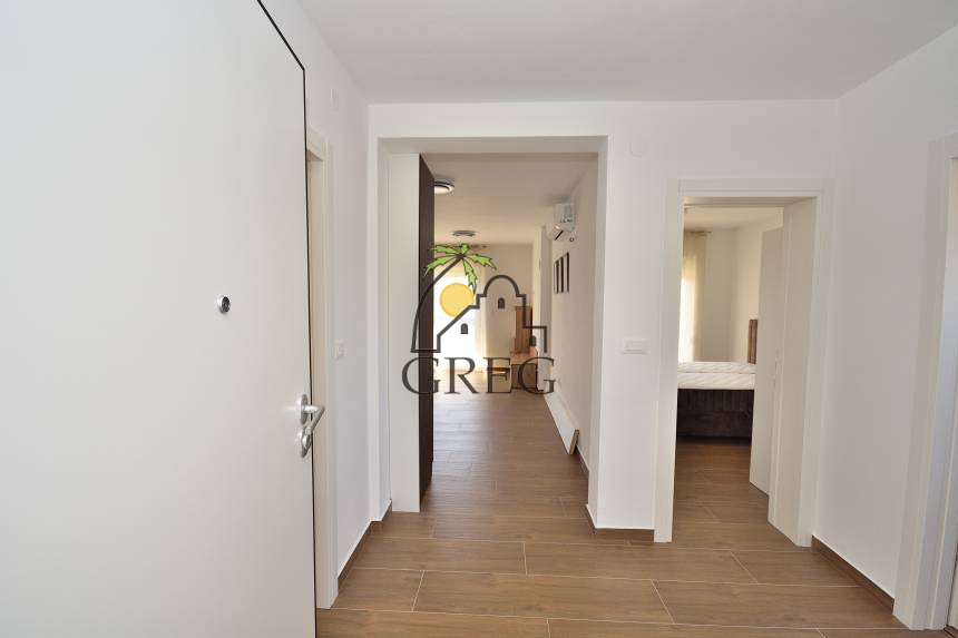 Croatia, North Dalmatia, Vodice - Apartment, for sale