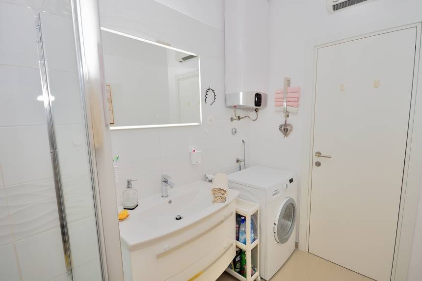 Croatia, North Dalmatia, Vodice - Apartment, for sale