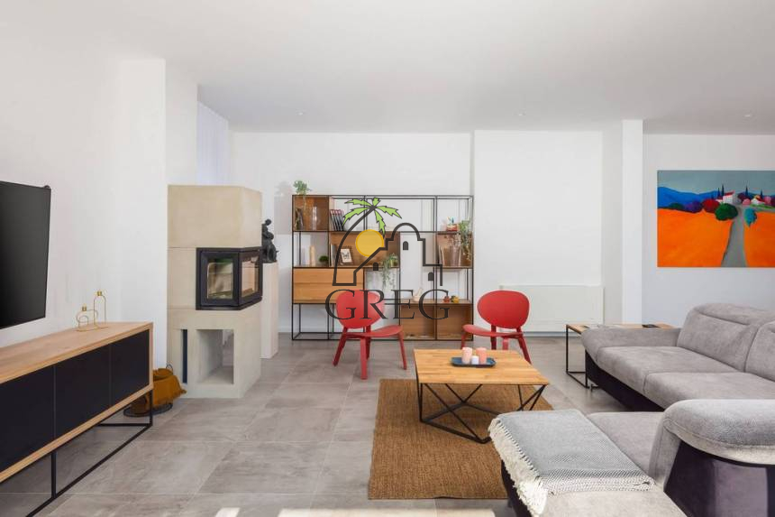 Croatia, Island of Brač,  - House, for sale