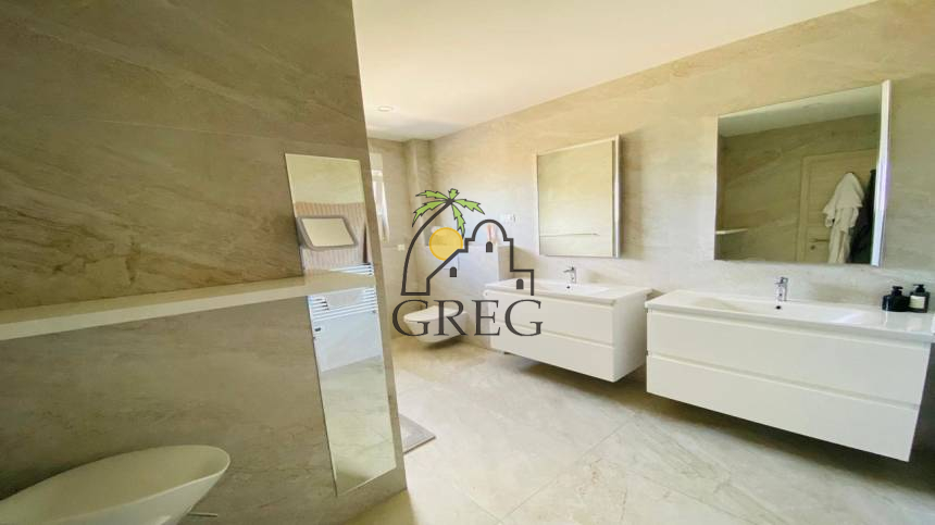 Croatia, Island of Brač,  - House, for sale