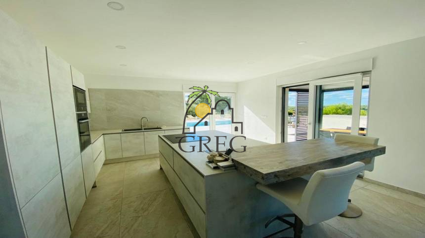 Croatia, Island of Brač,  - House, for sale