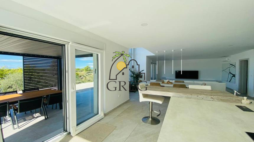 Croatia, Island of Brač,  - House, for sale