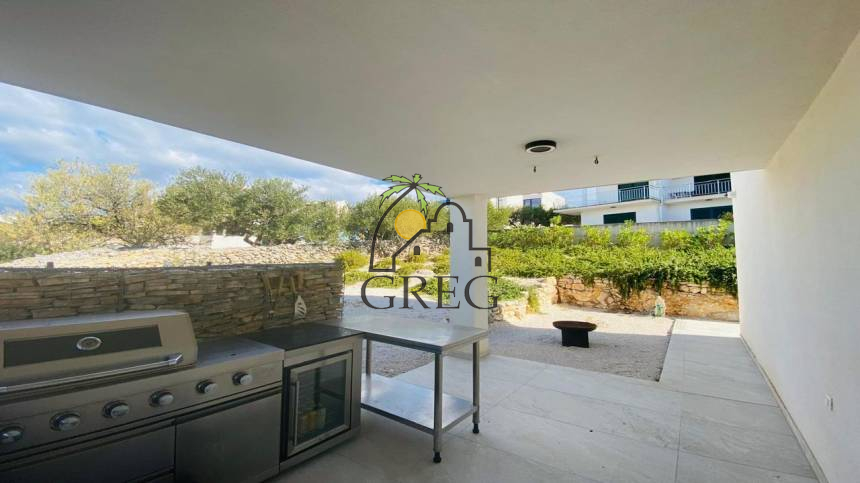 Croatia, Island of Brač,  - House, for sale