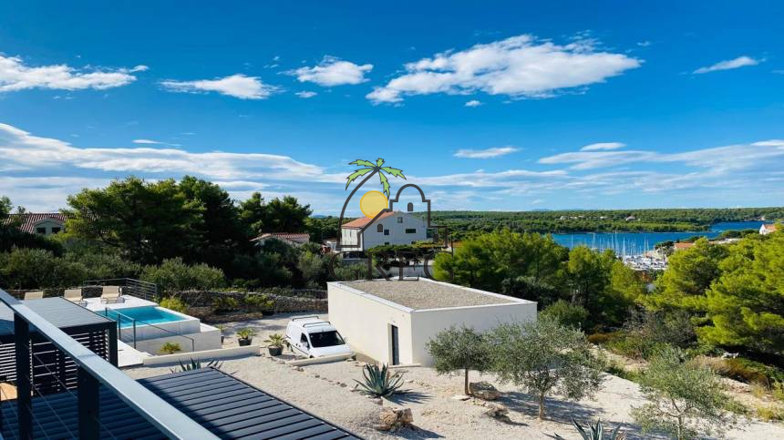 Croatia, Island of Brač,  - House, for sale