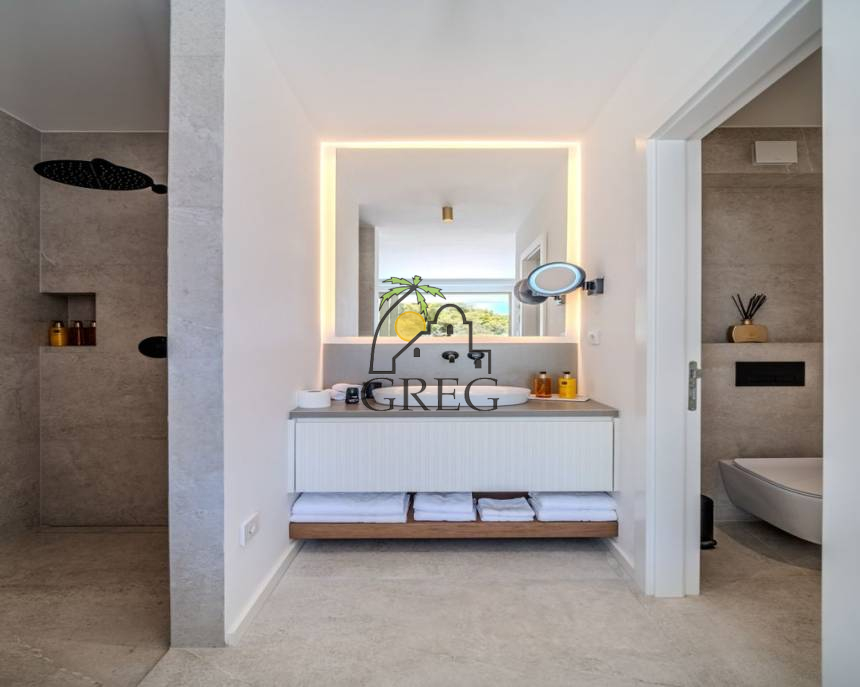 Croatia, Island of Brač,  - House, for sale