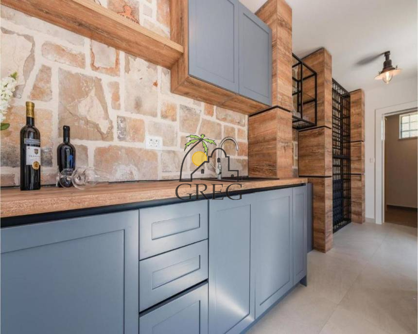 Croatia, Island of Brač,  - House, for sale