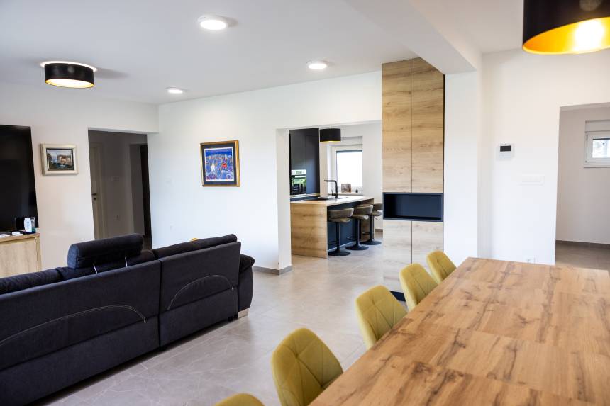 Croatia, Island of Pag, Mandre - Apartment, for sale