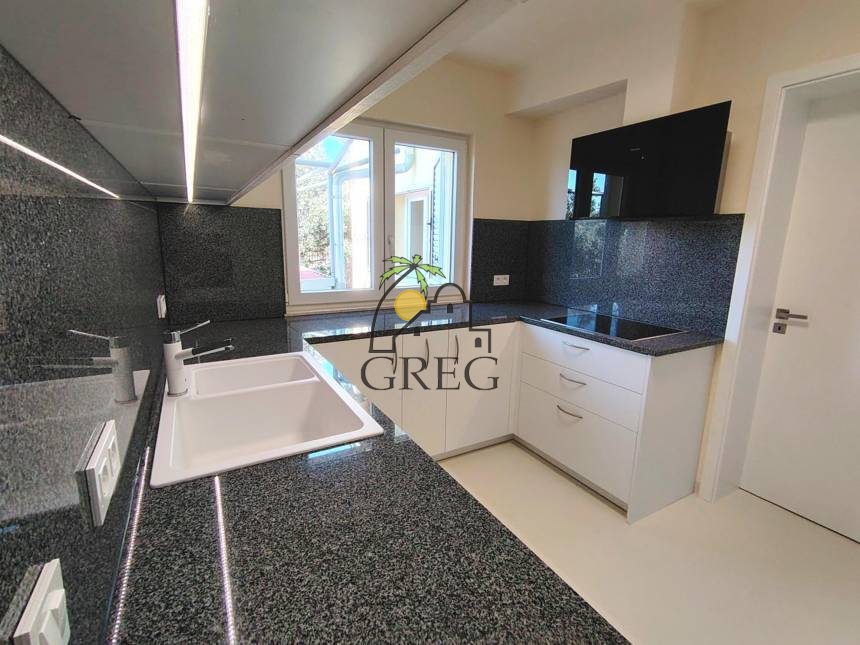 Croatia, Middle Dalmatia, Kaštel - House, for sale