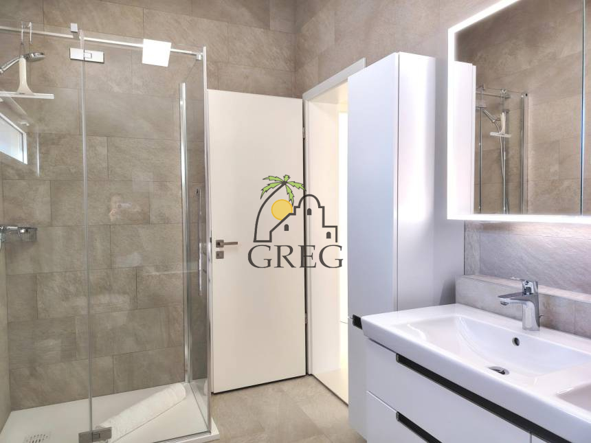 Croatia, Middle Dalmatia, Kaštel - House, for sale