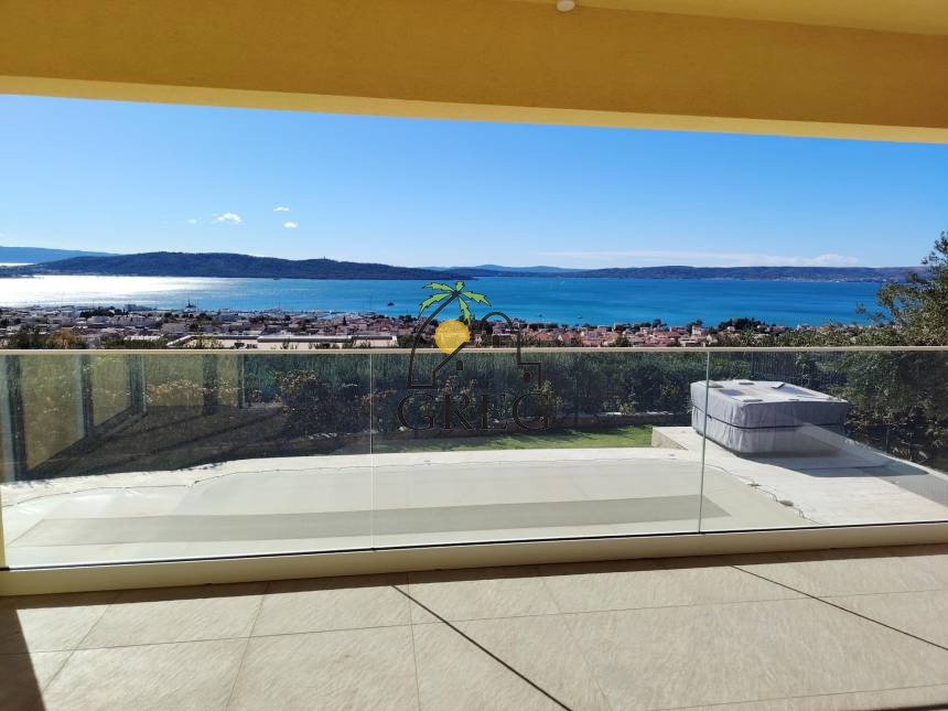 Croatia, Middle Dalmatia, Kaštel - House, for sale