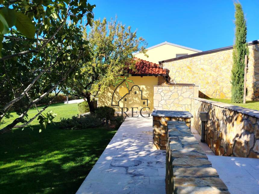 Croatia, Middle Dalmatia, Kaštel - House, for sale